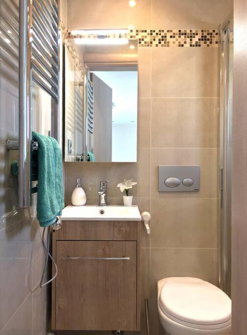 Emerald Mini Suite:Your Deluxe Studio In Kalamaria 塞萨洛尼基 外观 照片