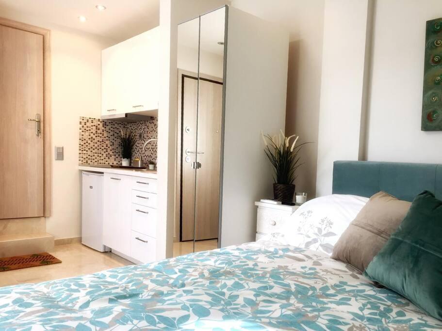 Emerald Mini Suite:Your Deluxe Studio In Kalamaria 塞萨洛尼基 外观 照片
